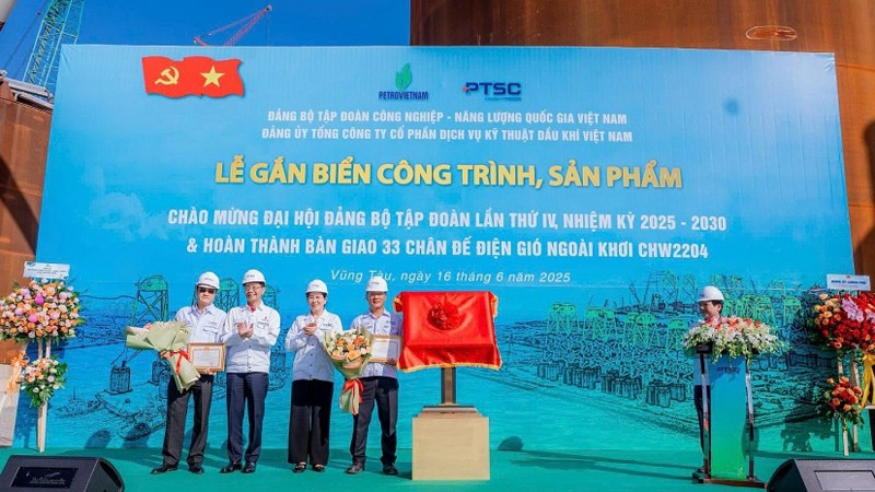 PTSC Bàn giao 33 chân đế điện gió ngoài khơi CHW2204