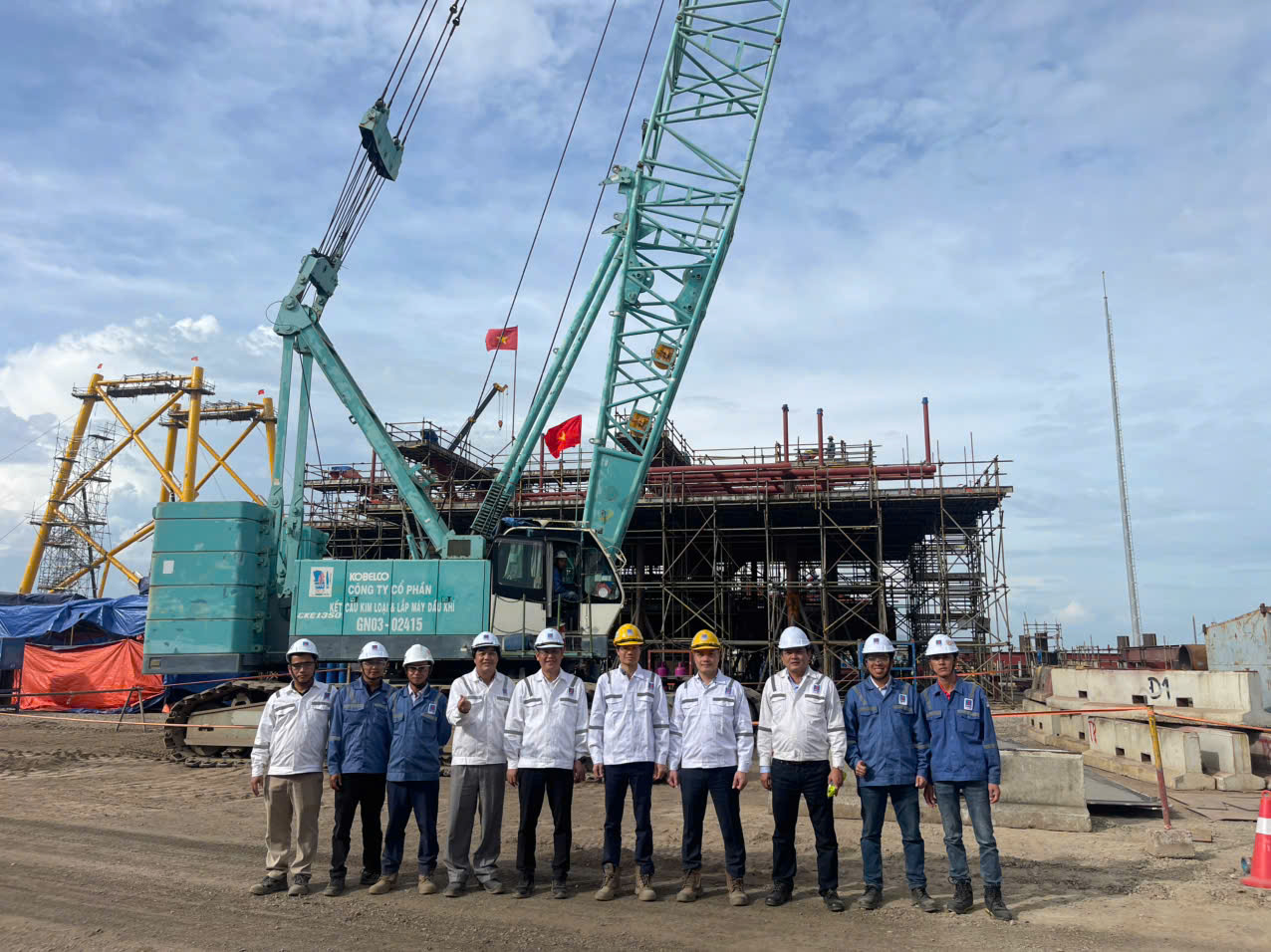 Lãnh đạo Tổng công ty PetroCons thăm và động viên người lao động tại công trường Bãi cảng PVC-MS