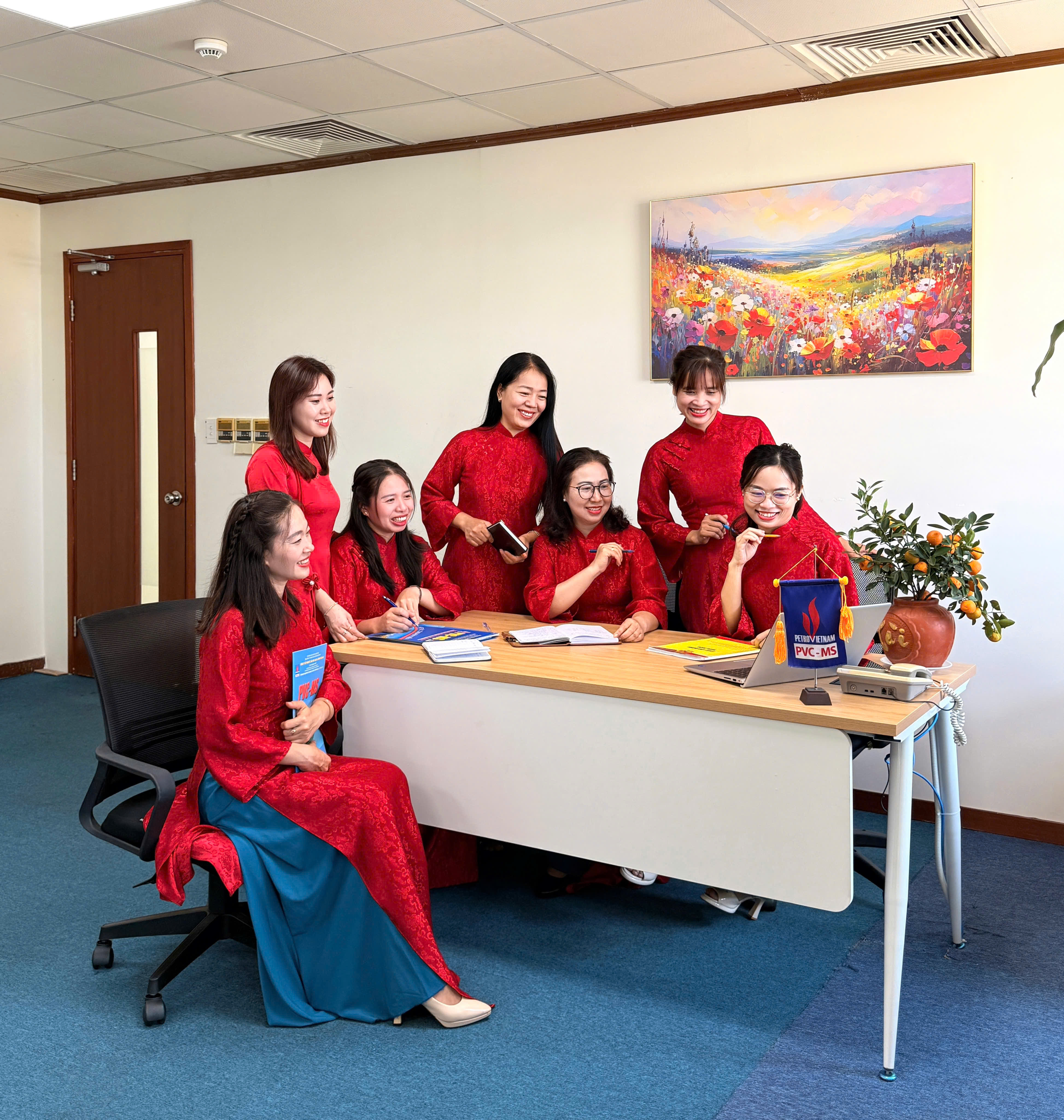 PVC-MS tổ chức thành công cuộc thi ảnh áo dài việt nam chào mừng Ngày Quốc Tế Phụ Nữ 8/3